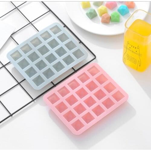15.2 x 12.4 x 1.8cm Silicone mold kitchen baking DIY ice cube chocolate reusable cake decorating tool resin molds random color