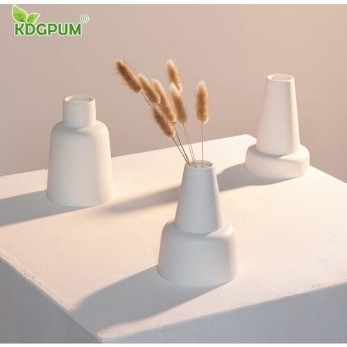 Modern Handmade Ceramic Dried Flower Vase Ins Creative Nordic Small Fresh Home Decoration Office Table Decoration