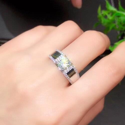 Moissanite rings, now the most popular gemstone, have high hardness, comparable to diamonds. 925 Silver