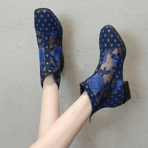 2020 Summer New Embroidered Hollow Female Sandals Mature Casual Trend Non-slip Mid-heel Outer Sandals Women