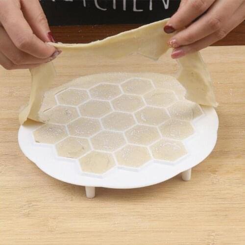 2020 Dumpling Maker Dough Press Ravioli Mould 19 Holes Pastry Gadget Tools Dumpling White Mold Plastic Kitchen 1Pcs F5P1