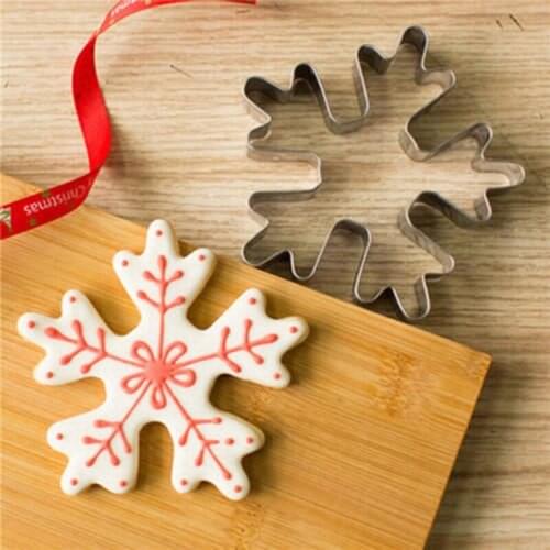 Hot Selling Merry Christmas Stainless Steel Cookie Stamps Christmas Snowflakes Bell Cookie Mold Christmas Biscuit Mold