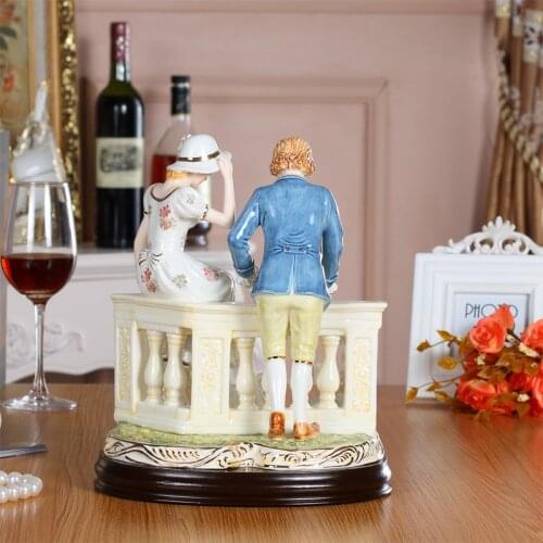 EUROPEAN WESTERN CHARACTERS COUPLE CERAMIC STATUE HOME FURNISHING FIGURINES DECORATION CRAFTS OFFICE ROOM DESKTOP ORNAMENTS ART