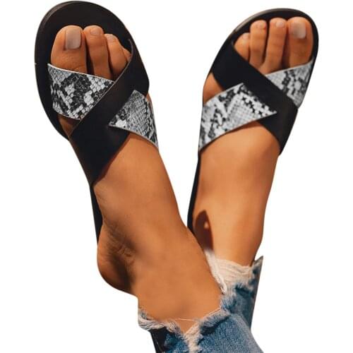 2021 Womens Roman Shoes Cross Strap Slides Flip Flop Snake Casual Beach Slippers Bohemia Flat Shoes Soft Peep Toe Beach Shoes