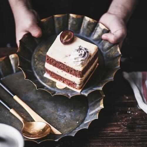 KINGLANG Unique Floral Rim Handcrafted Vintage Antique Metal Tray Round Iron Rustic Retro Tray For Home Church Party Products