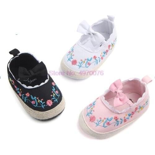 DHL 100pair Newborn Baby Crib Shoes Bow Embroidery Princess Baby Soft Sole Anti-Slip First Walkers For Baby Girls First Walk