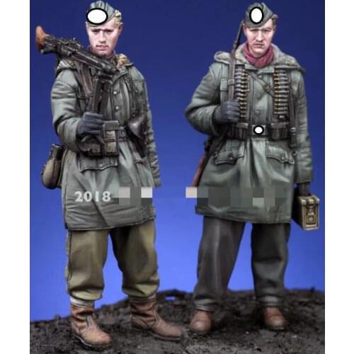 Two resin soldiers 1:35