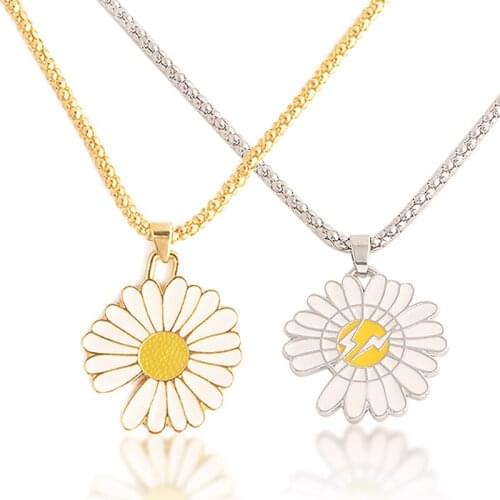RJ G-Dragon Small Daisy Necklace Women Fashion Pmo Daisy Lightning Metal Chrysanthemum Student Uniform Accessories Jewelry Gift