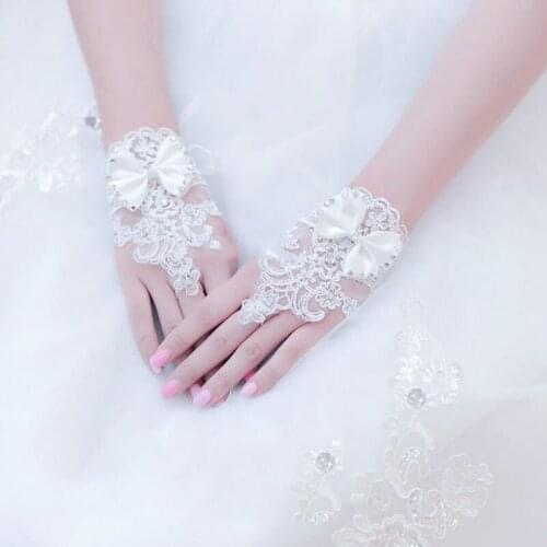 New White Fingerless Bridal Gloves Elegant Short Wedding Gloves Bride Crystals Rhinestone Bowknot Lace Sexy Glove Driving Gloves
