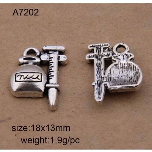 25pcs/lot 18x13mm Antique Silver Zinc Alloy Charms Phial Injector Pendants Jewelry Findings