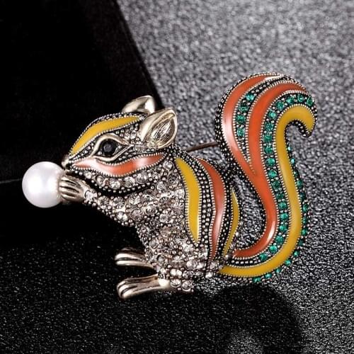 Cute Yellow Orange Enamel squirrel animal brooches jewelry for men gifts imitation pearl pin brooch bouquet Brand Vintage broche