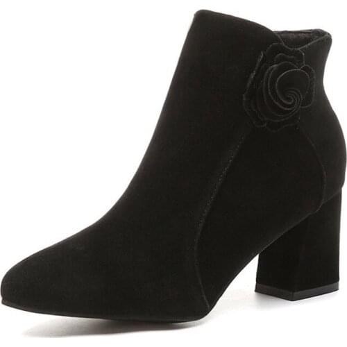 Pointed Toe Flock Leather Chunky Boots Heels 6CM Slim Personality Flower Zip Short Boots Women High Heel Boots Stivali Donna