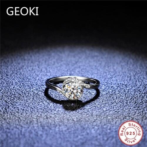 Geoki 925 Sterling Silver Passed Diamond Test 1 Ct D Color VVS1 Moissanite Fate Ring Perfect Cut Diamond Wedding Ring for Women