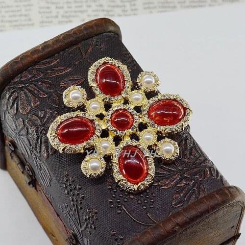 Qingdao Europe and the United States after an antique alloy jewelry pearl red new resin stones brooch flower girl