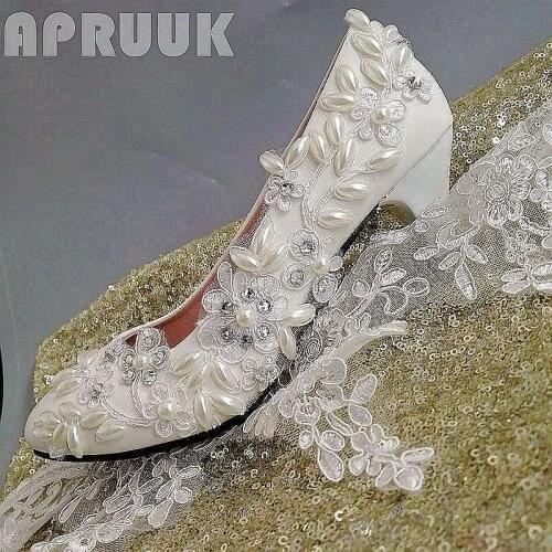 Luxury handmade high quality lace pearls wedding shoes ivory lace ladies party dinner proms dress dancing med heel pumps shoes