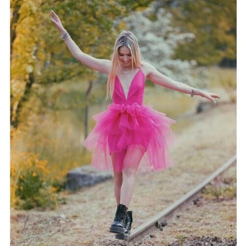 2022 Young Style Fuschia Girls Short Party Dress Deep V-Neck Tiered Mini Summer Dresses Lace-up Back Sweet 16 Dresses