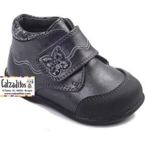 Baby girl boots in lead-colored leather with toe and velcro, by D Baby