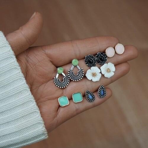 Retro Geometic White Flower Ear Nail Water Drop Shaped Exquisite Stud Earrings for Women Fashion Cute Statement Earrings 6pairs