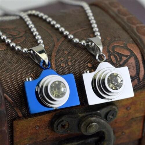 Classic Retro Camera Pendant Fashion Mens and Womens Titanium Steel Inlay Zircon Necklace Fashion Men Women Daily Wear Jewelry