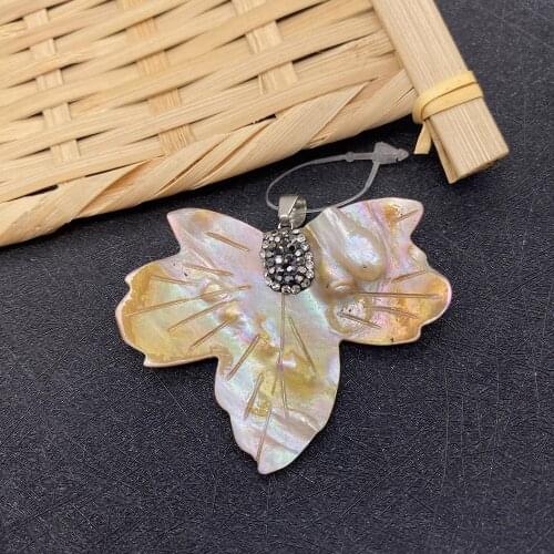 1 Piece of Freshwater Shell Pendant Maple Leaf Shape Brown Pendant Carving Crafts DIY Handmade Jewelry Necklace Earring Making