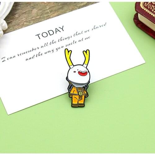 Cute Happy Deer Enamel Pin Pig-shaped Yellow Antlers Cartoon Animal Lapel Pin Backpack Clothes Fashion Creative Badge