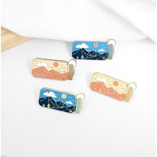 New cartoon cute outdoor landscape Yunduo Mountain Peak Alloy Brooch Creative Water Cup Travel Cup Friends Jewelry Gifts