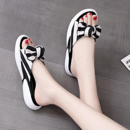 2021 Summer New Slippers Womens Summer Wear Trendy Fashion Flat Bottom All-match Sandals Beach Shoes