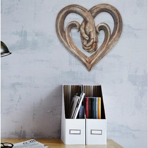 2021 New Heart Hand In Hand Wall Decoration Resin Imitation Wood Decorative Art Sculpture Wall Hanging Home Decoration