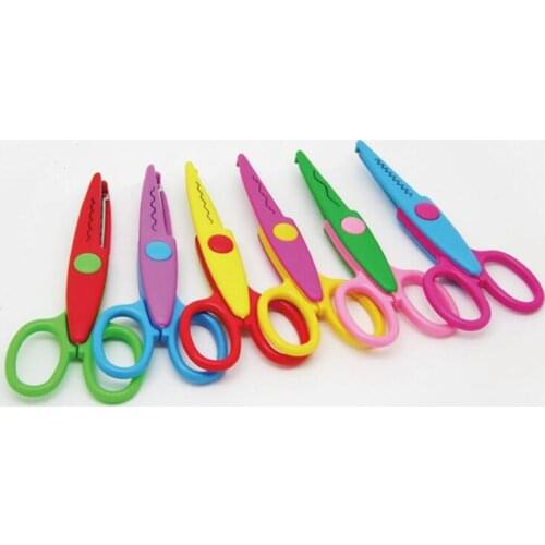 1Pcs Cartoon Lace Scissors Photo Card Making Craft Paper Cutting Scissors DIY Manual Album Craft Plastic Stationery 13cm