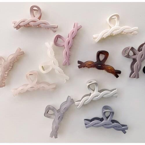 Korean Jelly Color Hair Claw Simple Frosted Hairpin Irregular Twisted Transparent Scrub Hair Clip Geometric Hair Accessories new