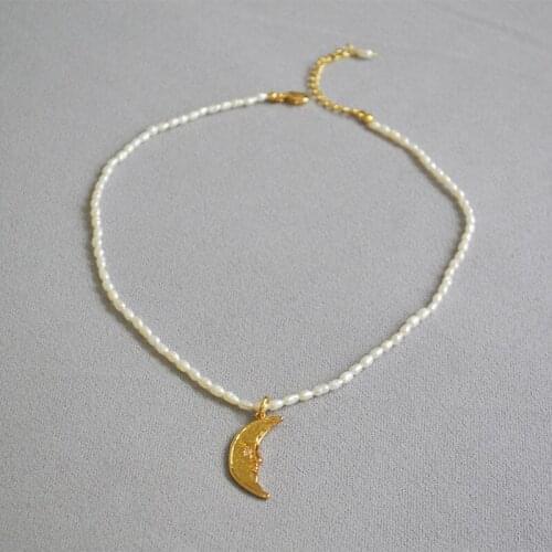 French Elegant Original Fresh Water Rice Pearl Playful Moon Crescent Delicate Charming Woman Short Necklace