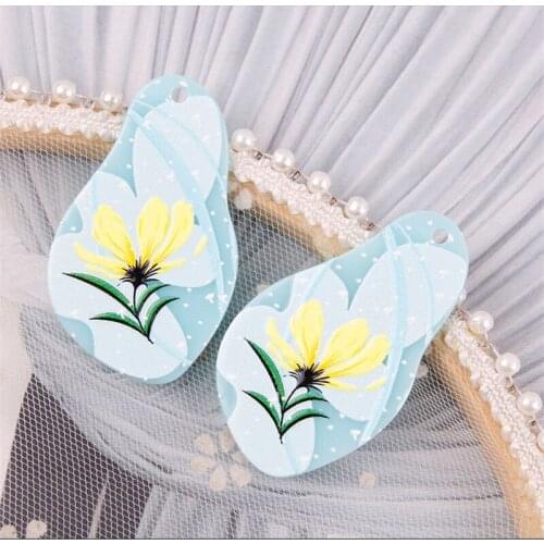 2021 Spring style 30pcs/lot Relief flowers pattern geometry irregular shape acrylic beads diy jewelry earring/keychain accessory