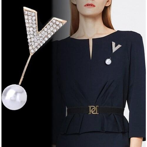 Fixed Straps Anti Slip Pin Jewelry Simple Enamel Big Pearl Brooch Women Charm Accessories Cardigan Anti Wearing Pins Enamel Pin