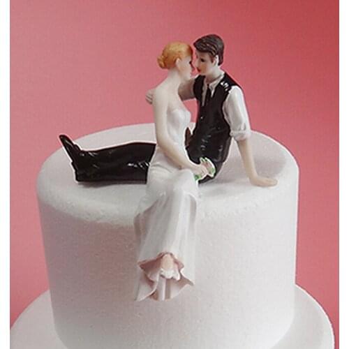 Hot Sale Bride And Groom Side Sit Embracing Wedding Props Cake Topper High Grade Resin Crafts Party Cake Stand