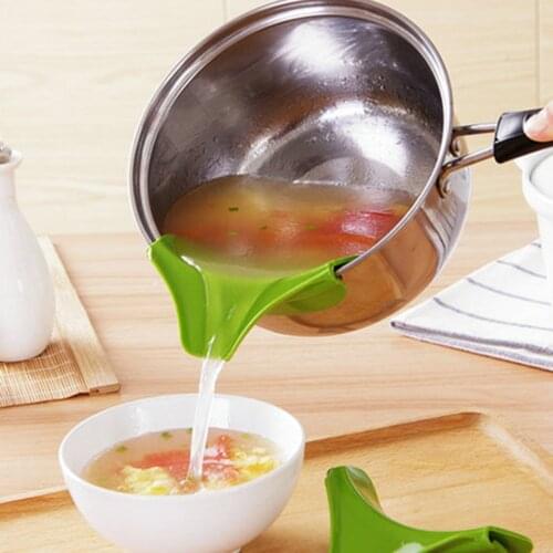 Creative Anti-spill Silicone Slip On Pour Soup Spout Funnel for Pots Pans and Bowls and Jars Kitchen Gadget Tool