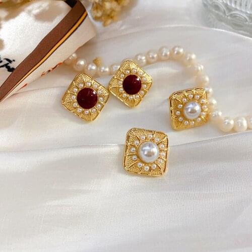 2021 New Fashion Elegant Temperament Geometric Simplicity Pearl Female Relief Retro Court Personality Earrings Female Accessorie