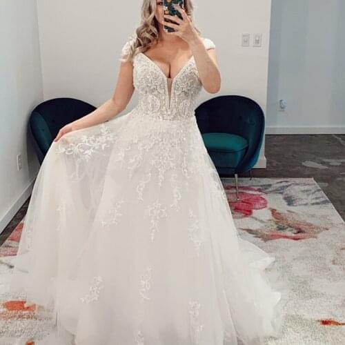 Gorgeous A-Line Off the Shoulder Lace Wedding Dresses Bride Dress Vintage Applique Court Train Plus Size Bride Dresses