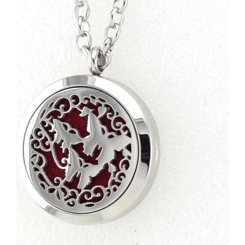 Christmas Butterfly Aroma Locket Necklace Pendant 316L Stainless Steel Essential Oil Perfume Locket Pendant With Free Pad