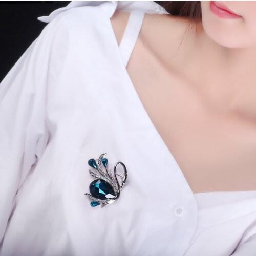 High-end Rhinestones Brooch For Womens Red Blue Swans Pin Jewelry Party Office Clothes Scarf Buckle Garment Accessories Gift