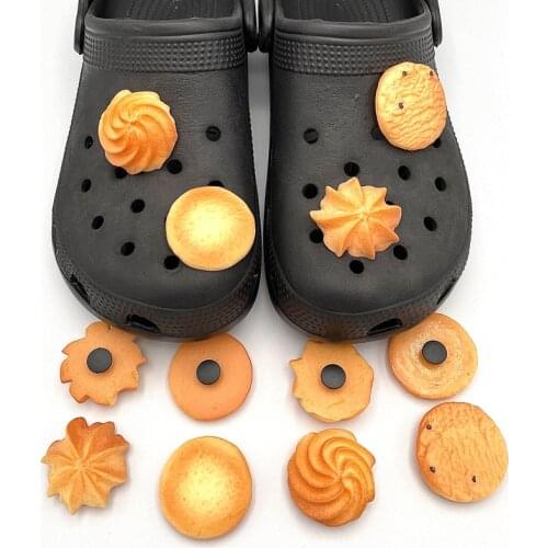 2021 Designer 3D Simulation Food Shoe Charms Cookies Shoe Pins For Children Croc Slippers Shoe Decoration DIY Parts Accessories