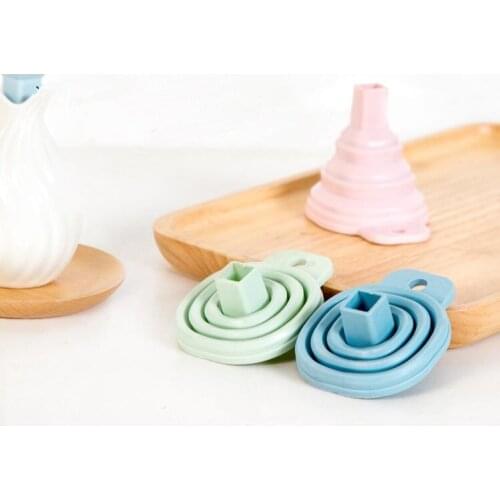 1PC Random Color Hopper Cooking Tools Kitchen Gadgets Foldable Collapsible Funnel Protable Mini Silicone Funnels OK 0972