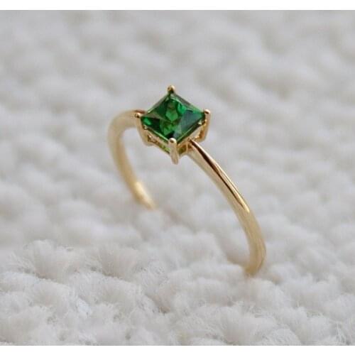 Exquisite Engagement Emerald Ring 925 Sterling Silver Emerald Gemstone Ring Golden Cocktail Zircon Emerald Ring