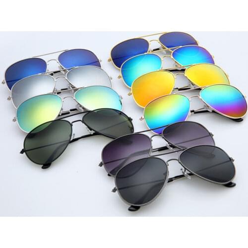 FOENIXSONG Brand New Designer Sunglasses for Women Pilot Classic Fashion Eyewear Gradient Mirrored Lens Men Sun Glasses