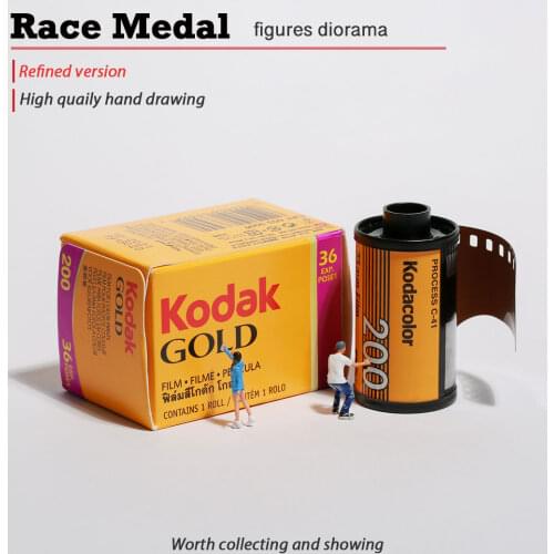 RM Character Model 1:87 Graffiti Young Male And Female Dolls Presenting Gifts Props Micro-distance Street Park Scene