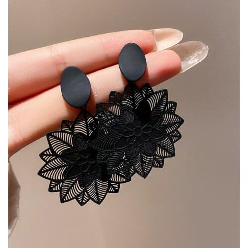 Vintage Black Forest Flower Big Hollow Pattern Earrings for Women Korean Exaggerated Temperament Gothic Accessories Jewelry