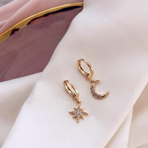 New Arrival Fashion Classic Geometric Women Dangle Earrings Asymmetric Earrings of Star and Moon Female Korean Jewelry
