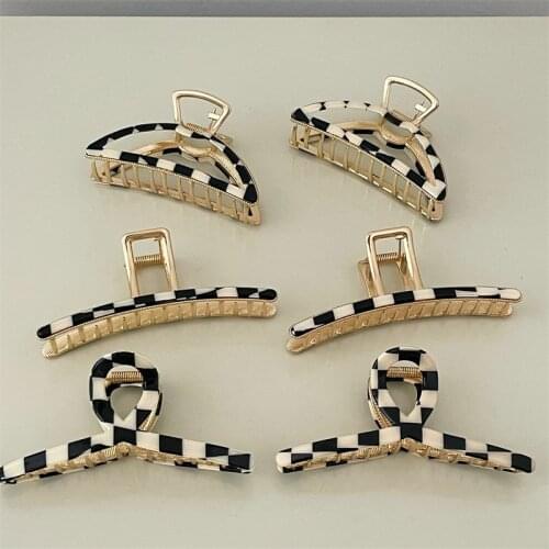 AOMU 1PC INS Fashoin New Black And White Check Metal Hair Claw Clips for Women Geometric Twisted Hairgrip Hair Accessories Gifts