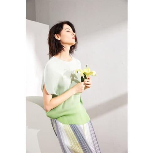 HOT SELLING fashion pleated high-elasti o-neck brief loose short sleeve Gradient T-shirt IN STOCK