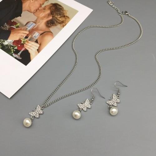 Crystal Butterfly Pendant Women Necklace 2021 Fashion ladies Neck Jewelry Chain Shinny Butterflies Necklace For Girls Wholesale