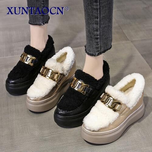 Winter New Womens Thick Bottom Womens Bottom Fashion Metal Chain Round Toe Warm Ladies Shoes Solid 7cm Plush Boots